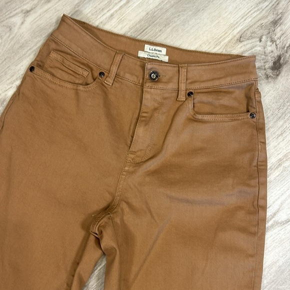 L.L. Bean Women’s True Shape Classic Fit Straight Leg Cotton Blend Denim Jeans - Picture 3 of 9